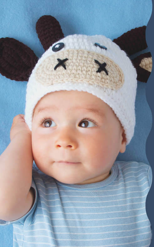 Baby mit Mütze, Bild von Canva.